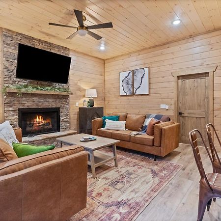 Mins To Gburg Sleeps 8 Hot Tub Arcade Area Pool Villa Gatlinburg Exterior photo
