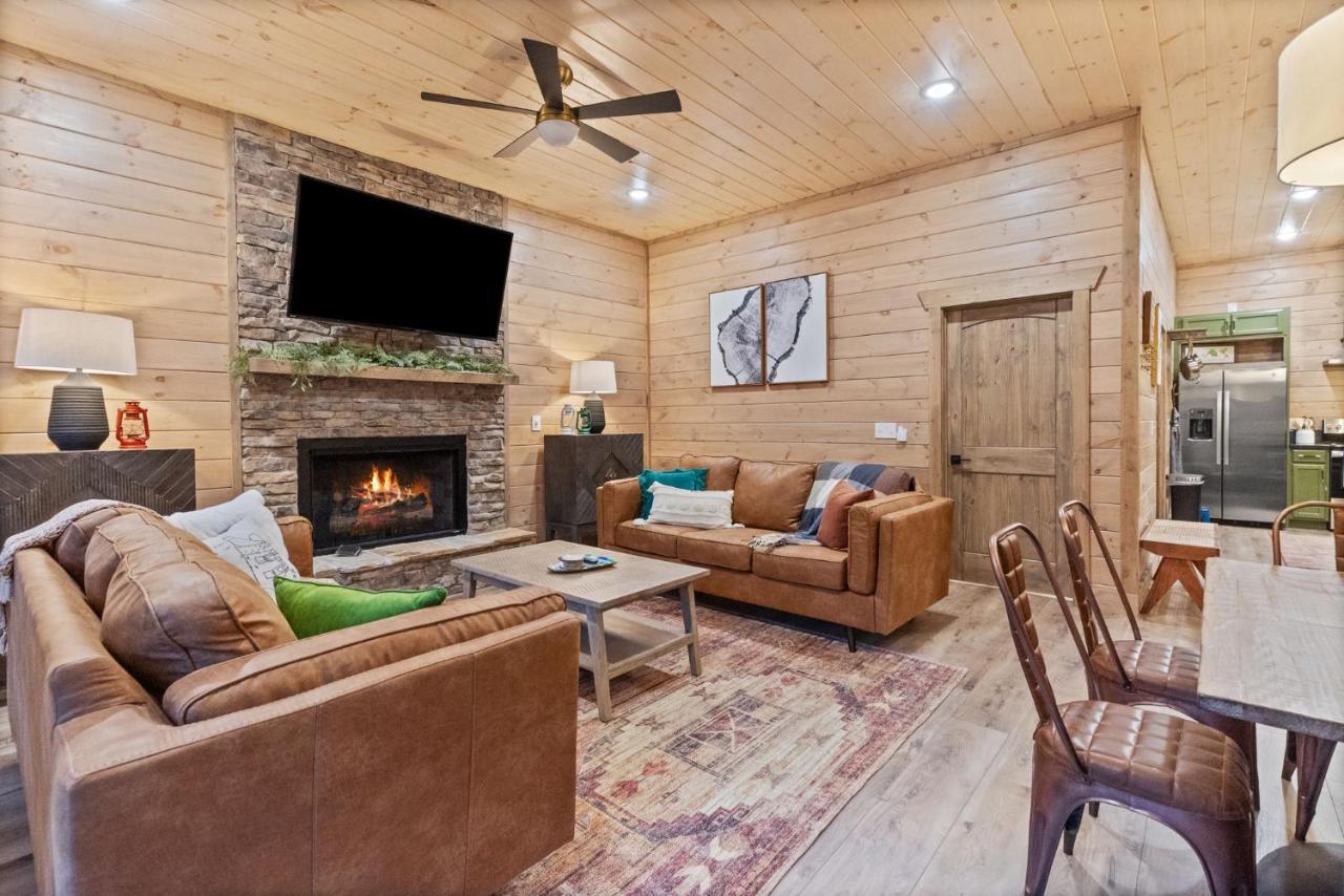 Mins To Gburg Sleeps 8 Hot Tub Arcade Area Pool Villa Gatlinburg Exterior photo